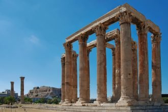 Descubre las 7 Maravillas: Estatua de Zeus en Olimpia (Grecia)