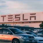 Tesla: De visionario a contrarreloj