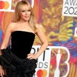 Kylie Minogue brilla como el Icono Global en los Premios BRIT 2024