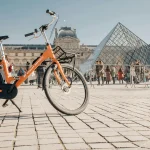 "París adopta la bicicletas ante huelgas y pandemia."