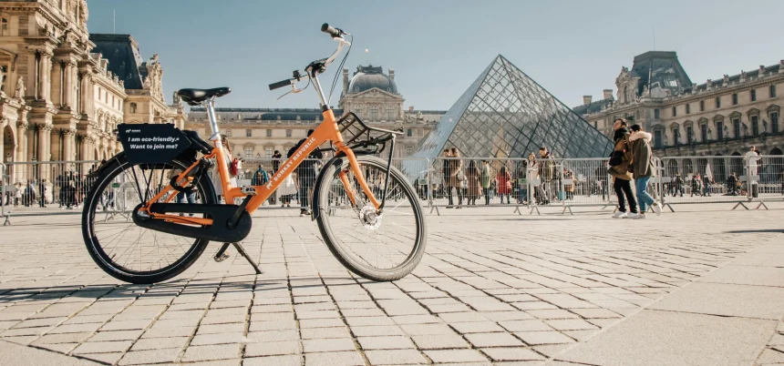 "París adopta la bicicletas ante huelgas y pandemia."