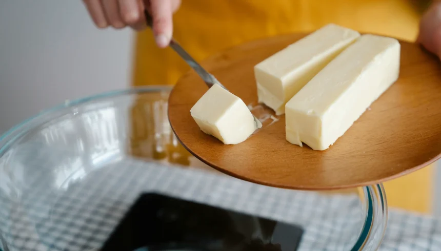 Desentrañar el enigma de la mantequilla y la margarina: una inmersión profunda en las grasas dietéticas.