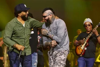 Farruko y Ky-Mani Marley en el día 2 de ensayos de Latin AMAs 2024 "Donde las leyendas de la música brillan".