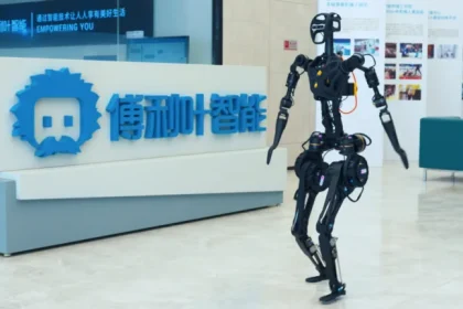 El robot que revolucionará la atención médica en China, aliviando la escasez de personal y mejorando la vida de los ancianos.