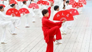 Descubre cómo el Tai Chi puede transformar tu salud física y mental a través de movimientos suaves y terapéuticos.