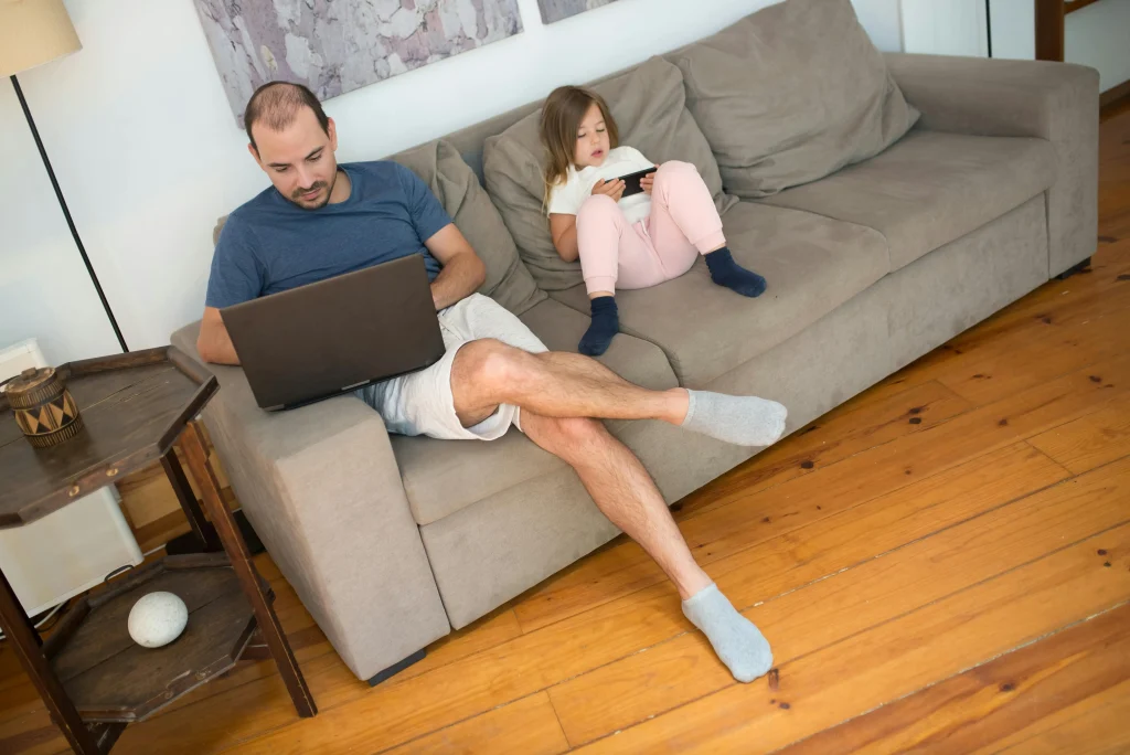 "Cómo la tecnología influye en el crecimiento infantil."