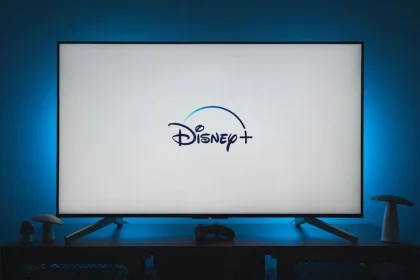 No es una sorpresa que Disney haya decidido intensificar su lucha contra el compartir contraseñas. En el verano de 2023, la compañía anunció sus planes para abordar esta práctica, con el objetivo de “impulsar la monetización”