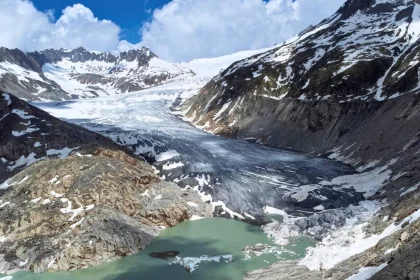 "Desaparición del glaciar del Ródano: una crisis visible"