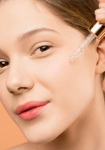 "Retinol: El Secreto para una Piel Radiante y Joven - Guía Completa para su Uso y Beneficios en tu Rutina de Belleza"