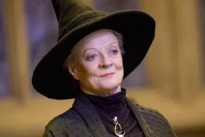 Maggie Smith, una de las actrices más icónicas y respetadas de Gran Bretaña, falleció el 27 de septiembre a los 89 años, dejando atrás un legado que abarca más de seis décadas de carrera. Su muerte ha provocado una oleada de homenajes por parte de colegas, políticos y fanáticos de todo el mundo, reconociendo su talento extraordinario