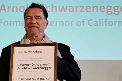 Arnold Schwarzenegger, exgobernador de California, ha sido galardonado con un doctorado honoris causa por la Hertie School en Berlín, en reconocimiento a su destacado compromiso en la lucha contra el cambio climático y su activa participación cívica.