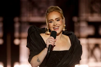 Adele ha vuelto a capturar la atención del mundo no solo por su innegable talento musical, sino por una noticia que ha conmovido profundamente a sus seguidores.