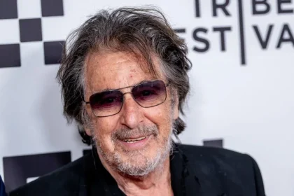 El legendario actor Al Pacino, recordado por icónicos papeles en películas como El Padrino y Scarface, ha revelado que estuvo al borde de la muerte durante la pandemia de Covid-19 en 2020. En entrevistas recientes con The New York Times y People, Pacino, de 84 años