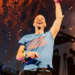 El famoso cantante y líder de la banda británica Coldplay, Chris Martin, vivió un momento inesperado durante uno de los conciertos de su gira Music of the Spheres World Tour en Melbourne, Australia. Mientras interactuaba con su público en el estadio Marvel