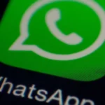 Con más de 2.000 millones de usuarios activos en todo el mundo, WhatsApp se ha consolidado como una de las aplicaciones de mensajería más populares, no solo para particulares, sino también para empresas. La herramienta, propiedad de Meta, ha evolucionado para adaptarse a las necesidades comerciales mediante el lanzamiento de WhatsApp Business, una versión diseñada específicamente para facilitar la interacción entre empresas y clientes. Sin embargo, esta apertura a lo comercial ha traído consigo desafíos, como el spam y la publicidad no deseada, que han generado incomodidad entre los usuarios.