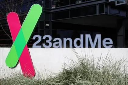 En sus días de gloria, 23andMe era una de las empresas más prominentes en el ámbito de la genética personal. Fundada con la promesa de revelar información invaluable sobre ascendencia, salud y conexiones familiares a través de un simple análisis de saliva, la compañía fue pionera en democratizar el acceso a pruebas genéticas. Su innovador enfoque captó la atención de millones, incluidas celebridades como Snoop Dogg, Oprah Winfrey y Warren Buffet. Sin embargo, hoy el panorama es radicalmente distinto: la compañía enfrenta un futuro incierto, con un desplome masivo en el valor de sus acciones y serias preguntas sobre su viabilidad.