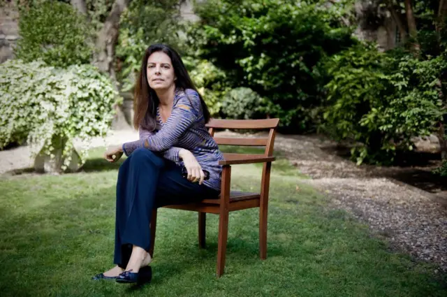 Françoise Bettencourt Meyers en le jardín de su casa. /Getty