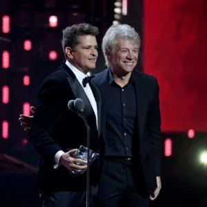 Carlos Vives y Jon Bon Jovi: Una Noche para la Historia en los Latin Grammy 2024