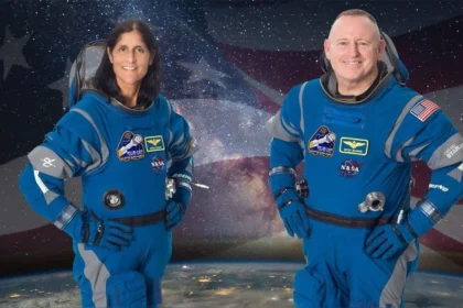 La NASA ha anunciado un nuevo retraso en el regreso de los astronautas Butch Wilmore y Suni Williams desde la Estación Espacial Internacional (EEI), extendiendo su estadía hasta finales de marzo o abril de 2025. Originalmente planeada como una misión de ocho días, ahora se ha transformado en una experiencia de casi diez meses debido a problemas técnicos y logísticos con las naves espaciales implicadas.