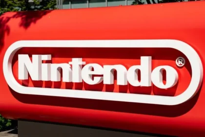 Nintendo, una de las compañías de videojuegos más icónicas y estrictas en la defensa de sus derechos de propiedad intelectual, ha vuelto a ocupar titulares tras presentar una demanda millonaria contra el streamer Jesse Keighin, conocido en línea como EveryGameGuru. Este caso ilustra la implacable lucha de Nintendo contra la piratería, un problema que ha acosado a la industria durante años. Pero, ¿cómo llegó Keighin a ser el objetivo de una demanda que podría costarle 7,5 millones de dólares?