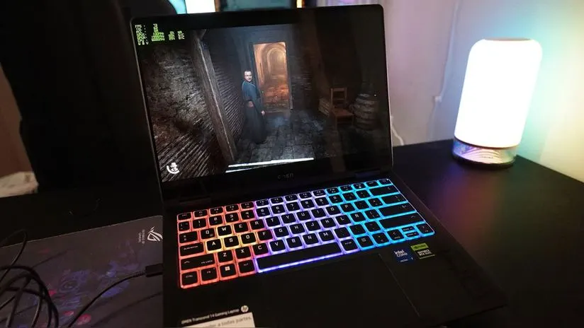 En un mercado saturado por laptops gaming de gran tamaño y diseños agresivos, HP ha decidido marcar la diferencia con su Omen Transcend 14. Este equipo busca ser el punto medio perfecto entre portabilidad y potencia, destacándose por un diseño compacto y un rendimiento notable para su tamaño. A continuación, exploramos las características que hacen de este modelo una opción interesante para gamers y profesionales.