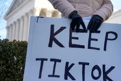 La Corte Suprema de Estados Unidos se enfrenta a una de las decisiones más controvertidas de los últimos años: el destino de TikTok en el país. Este viernes, los magistrados examinarán una apelación presentada por ByteDance, la empresa matriz de la plataforma, en contra de una ley que obliga a su venta o cierre antes del 19 de enero. La decisión podría tener repercusiones significativas en la libertad de expresión, la seguridad nacional y las relaciones entre Estados Unidos y China.