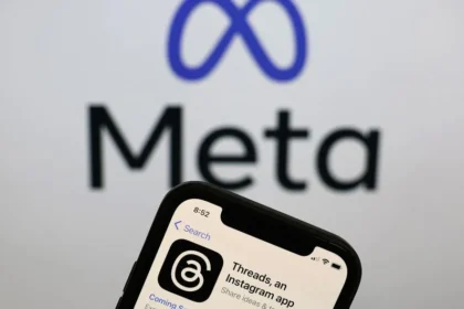 Meta Platforms Inc., conocida por su dominio en el mercado de redes sociales con Facebook e Instagram, ha marcado un hito significativo con su plataforma Threads, alcanzando 300 millones de usuarios mensuales. Este crecimiento convierte a Threads en un competidor serio frente a X, anteriormente Twitter, y abre nuevas oportunidades de monetización mediante la implementación de publicidad.