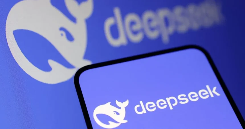 La reciente decisión de Corea del Sur de retirar la plataforma china de inteligencia artificial (IA) DeepSeek de sus tiendas de aplicaciones ha generado una fuerte reacción por parte del gobierno chino, intensificando así la creciente preocupación global sobre el manejo de datos por parte de empresas tecnológicas chinas. Este movimiento se enmarca dentro de una tendencia internacional donde varios países han comenzado a examinar y restringir el uso de tecnologías chinas en sus territorios, argumentando preocupaciones de privacidad y seguridad.