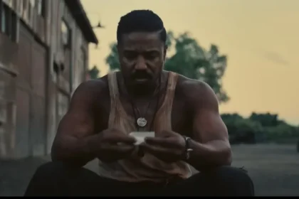 El director Ryan Coogler vuelve a la pantalla grande con Pecadores (Sinners), un thriller sobrenatural que promete sumergir a la audiencia en una historia cargada de misterio, horror y emoción. Después de su éxito con Pantera Negra: Wakanda por siempre (2022), Coogler regresa con un proyecto que, aunque incluye vampiros, aborda temas mucho más profundos.