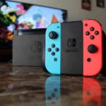 Nintendo, la icónica compañía japonesa de videojuegos, ha revisado a la baja su previsión de beneficios netos anuales tras registrar una caída en las ventas de hardware y software de su consola Switch. Con el anhelado lanzamiento de la Nintendo Switch 2 programado para 2025, la empresa busca revitalizar su presencia en el mercado en medio de un periodo de transición crucial.