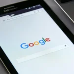 Google ha anunciado un cambio significativo en su sistema de autenticación para Gmail: la eliminación del tradicional método de verificación por SMS y la implementación de códigos QR como alternativa. Esta medida, que se pondrá en marcha en los próximos meses, busca reforzar la seguridad y reducir el fraude en el acceso a cuentas.