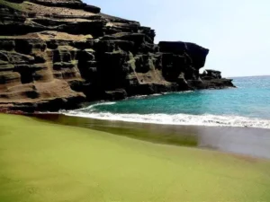15 Playas con Arenas de Colores Inusuales: Historia, Ubicación y Misterios Geológicos