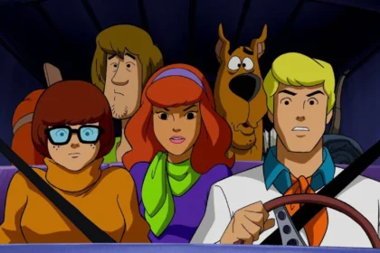 Netflix ha sorprendido a fanáticos de todas las generaciones con un anuncio inesperado pero prometedor: una nueva serie de acción real basada en los icónicos personajes de Scooby-Doo , la mítica producción animada creada por los estudios de animación estadounidense Hanna-Barbera. Esta nueva apuesta, compuesta por ocho episodios, promete ofrecer una versión moderna del clásico, manteniendo su esencia, pero adaptándola a una narrativa más madura y contemporánea.
