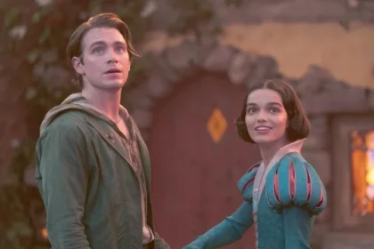 El estreno del live-action de Blanca Nieves está cada vez más cerca y, aunque la expectativa es alta, no precisamente por la cinta en sí, sino por las múltiples controversias que la han rodeado desde el inicio de su producción. La nueva versión dirigida por Marc Webb y protagonizada por Rachel Zegler y Gal Gadot ha enfrentado críticas, retrasos y polémicas declaraciones, convirtiéndola en uno de los proyectos más comentados de Disney en los últimos años.