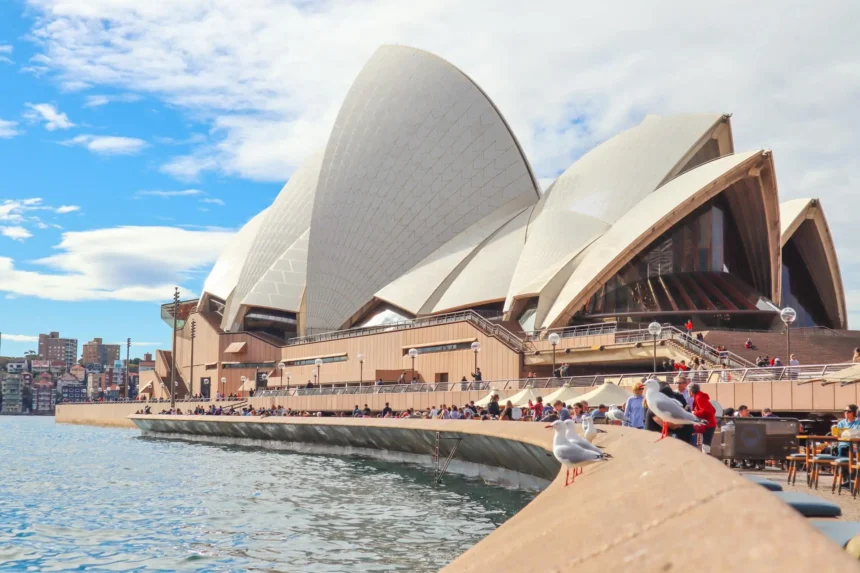 De la polémica a la gloria La fascinante historia de la Ópera de Sídney, el ícono arquitectónico que desafió todos los límites, en este 2025