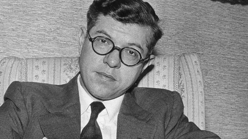 Fred Hoyle El Rebelde que Bautizó el Big Bang y Descubrió que ¡Somos Polvo de Estrellas!, conoce su postura en este 2025