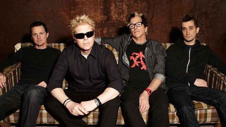 Este viernes 21 de marzo, Costa 21 en San Miguel será el epicentro del punk rock mundial, cuando The Offspring, una de las bandas más influyentes del género, se presente nuevamente en Lima como parte de su esperada gira mundial "Supercharged Worldwide in '25". El concierto promete revivir la energía que la banda californiana ha derrochado durante más de tres décadas de exitosa trayectoria musical.