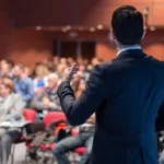 Domina la Oratoria: 10 Estrategias Infalibles para Hablar con Impacto