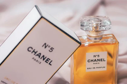 Los 10 perfumes más irresistibles y vendidos del 2025