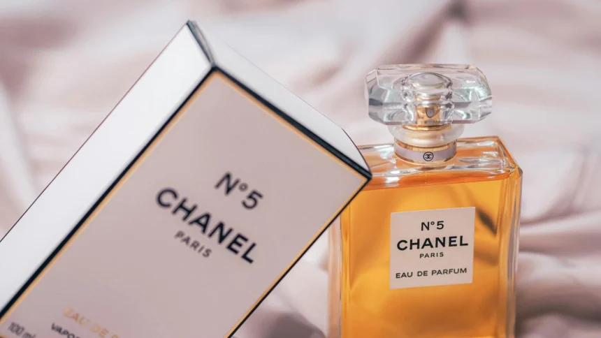 Los 10 perfumes más irresistibles y vendidos del 2025