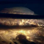 ¡Emergencia Climática! 165 Millones en Peligro Tormentas Monstruosas con Tornados y Granizo Gigante Amenazan la Mitad de EE.UU.