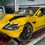 Un trágico accidente ocurrido el pasado 29 de marzo en una autopista de la provincia de Anhui, China, ha puesto bajo la lupa la seguridad del vehículo eléctrico SU7 de la empresa tecnológica Xiaomi. El incidente, que dejó tres víctimas mortales, ha despertado preocupación sobre la eficacia y seguridad de los sistemas de conducción asistida, comúnmente conocidos como NOA (Navigate on Autopilot).