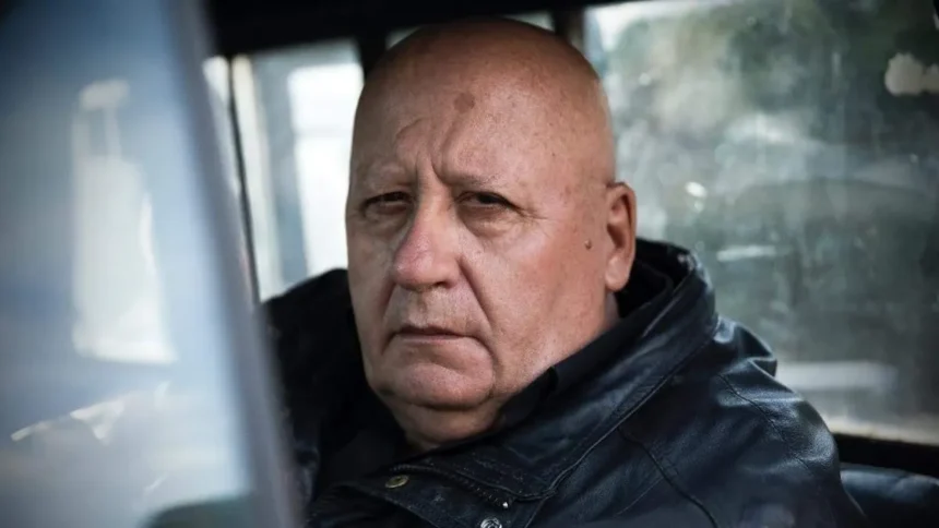 El mundo artístico mexicano perdió a uno de sus exponentes más versátiles y queridos: Alejandro de la Peña García, actor, productor y doble de acción, falleció el pasado 5 de abril. Su carrera abarcó más de cuatro décadas, dejando un legado significativo en el cine, la televisión y la formación actoral.