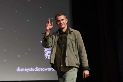 El actor canadiense Hayden Christensen volverá a interpretar a Anakin Skywalker en la esperada segunda temporada de la serie 'Ahsoka' de Disney+. La confirmación oficial se produjo durante la Star Wars Celebration 2025 celebrada en Tokio, Japón, generando gran entusiasmo entre los seguidores de la saga.