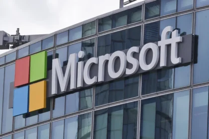 En mayo de 2025, Microsoft se vio envuelta en una controversia que ha generado un intenso debate sobre la libertad de expresión y la censura en el entorno laboral. Según reportes, la compañía implementó filtros que bloquean términos como "Palestina", "Gaza" y "genocidio" en los correos electrónicos internos, lo que ha sido interpretado por algunos empleados como un intento de silenciar discusiones políticas.