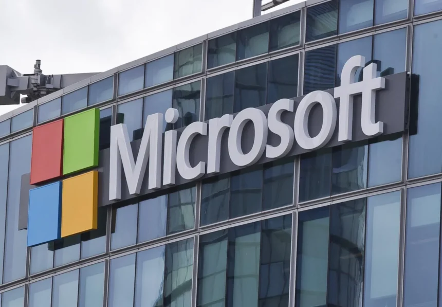 En mayo de 2025, Microsoft se vio envuelta en una controversia que ha generado un intenso debate sobre la libertad de expresión y la censura en el entorno laboral. Según reportes, la compañía implementó filtros que bloquean términos como "Palestina", "Gaza" y "genocidio" en los correos electrónicos internos, lo que ha sido interpretado por algunos empleados como un intento de silenciar discusiones políticas.
