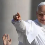 La disolución del Sodalicio de Vida Cristiana, una influyente organización religiosa peruana, marcó un punto de inflexión en la lucha contra los abusos en la Iglesia Católica. Este proceso, culminado por el Papa Francisco en 2025, contó con la participación clave de Robert Prevost, hoy Papa León XIV. Este artículo explora el rol de León XIV en este caso emblemático, su apoyo a las víctimas y las implicaciones de su labor en la justicia eclesiástica.