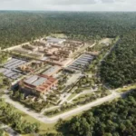 Francia ha anunciado la construcción de una prisión de máxima seguridad en Saint-Laurent-du-Maroni, un lugar remoto en la Guayana Francesa, un departamento de ultramar ubicado en Sudamérica. Este proyecto, previsto para estar operativo en 2028, tendrá un costo estimado de 400 a 450 millones de euros (aproximadamente 2,5 mil millones de reales o 450 millones de dólares). La cárcel, diseñada para albergar a 500 reclusos, se enfocará en confinar a narcotraficantes y extremistas islamistas bajo un régimen estricto.