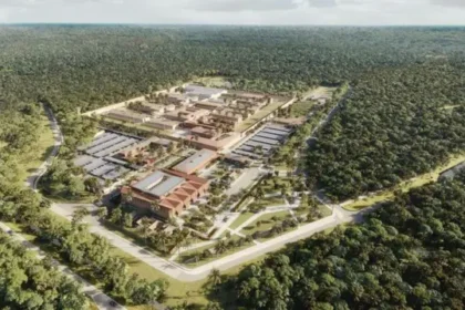 Francia ha anunciado la construcción de una prisión de máxima seguridad en Saint-Laurent-du-Maroni, un lugar remoto en la Guayana Francesa, un departamento de ultramar ubicado en Sudamérica. Este proyecto, previsto para estar operativo en 2028, tendrá un costo estimado de 400 a 450 millones de euros (aproximadamente 2,5 mil millones de reales o 450 millones de dólares). La cárcel, diseñada para albergar a 500 reclusos, se enfocará en confinar a narcotraficantes y extremistas islamistas bajo un régimen estricto.
