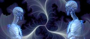 Ilustración digital de dos figuras humanas transparentes con cerebro visible, enfrentadas sobre un fondo de patrones energéticos en espiral.
